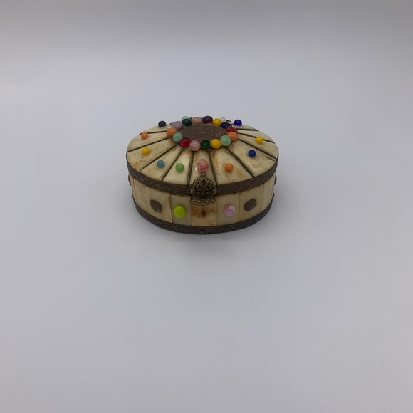 Retro Camel Bone Oval Trinket Box With Art Glass Beads Brass Trim & Clasp - Picture 2 of 11